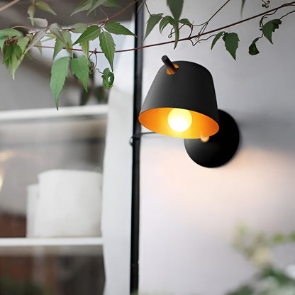 Nordisk Mat Væglampe i Metal med Hatinspireret Design Væglamper Tech Butik