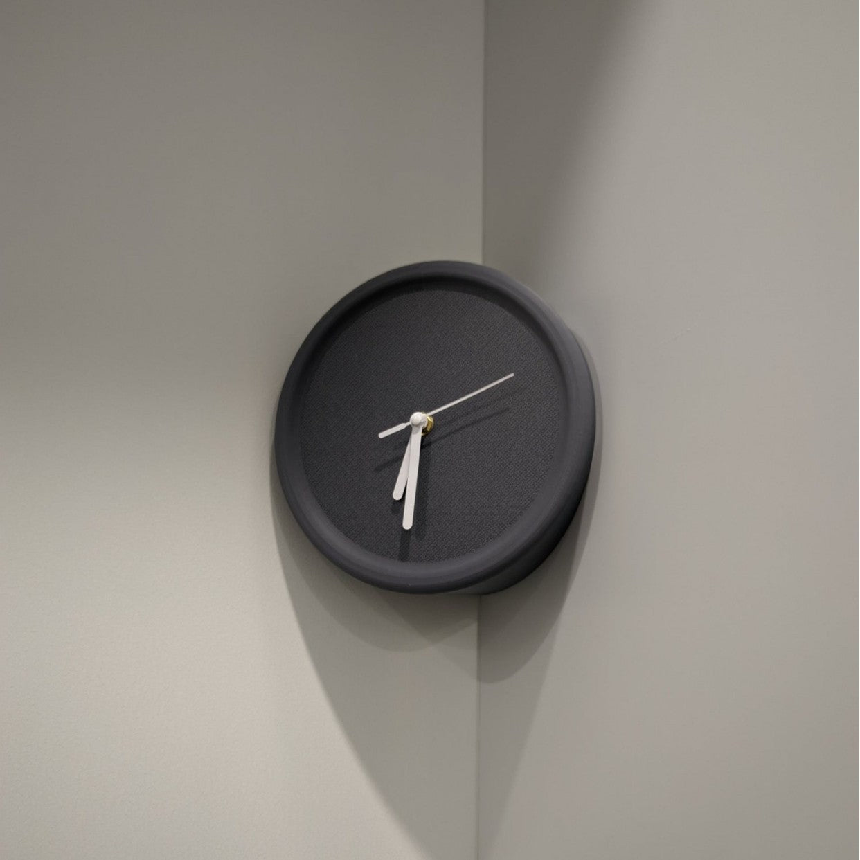 Minimalistisk Nordisk Hjørne-Vægur – Støjsvagt Analogt Design Wall Clocks Tech Butik Stil 7