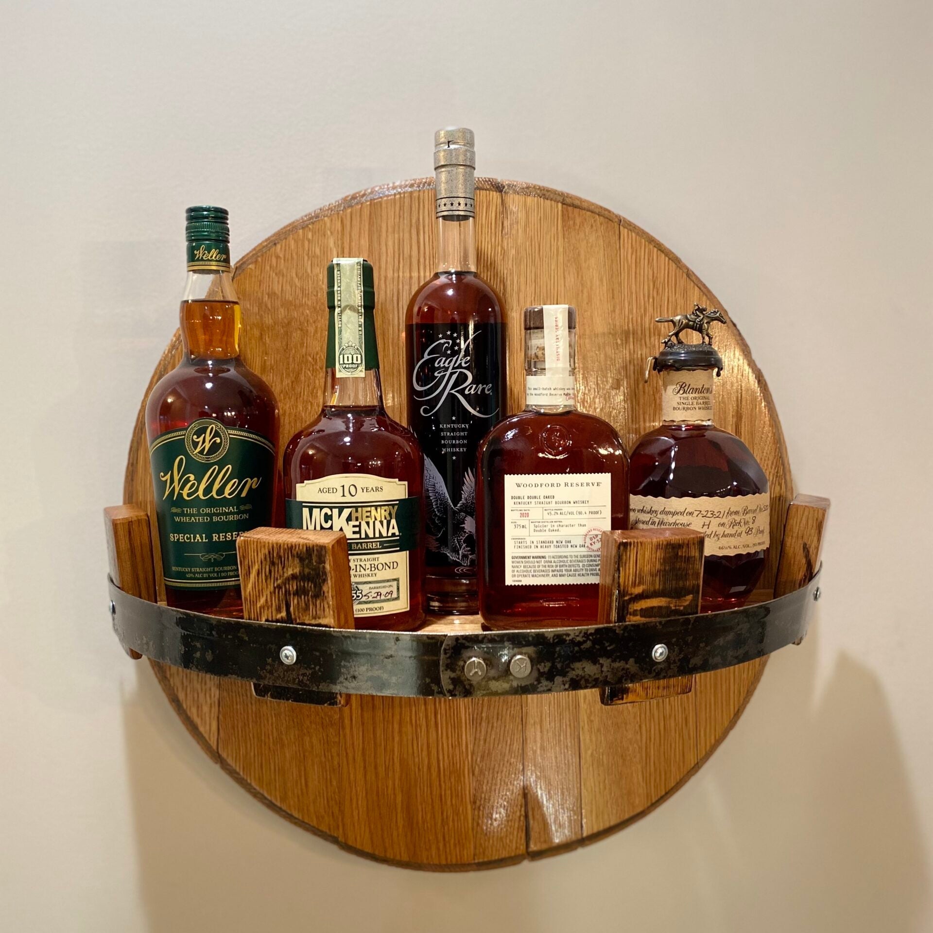 Rustic Bourbon – Autentisk Vægmonteret Hylde af Tøndelåg Wall Mounted Shelf Tech Butik