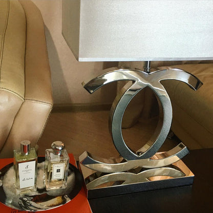 Bordlampe i rustfrit stål – Elegant og holdbar belysning til ethvert rum Table lamp Tech Butik