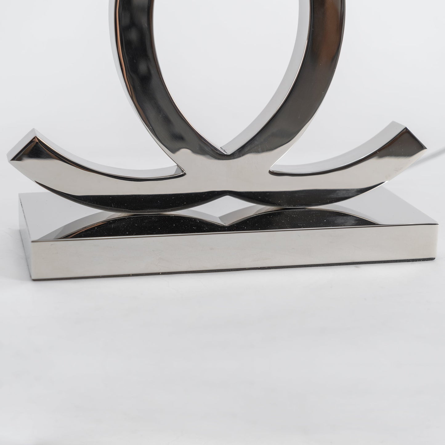 Bordlampe i rustfrit stål – Elegant og holdbar belysning til ethvert rum Table lamp Tech Butik