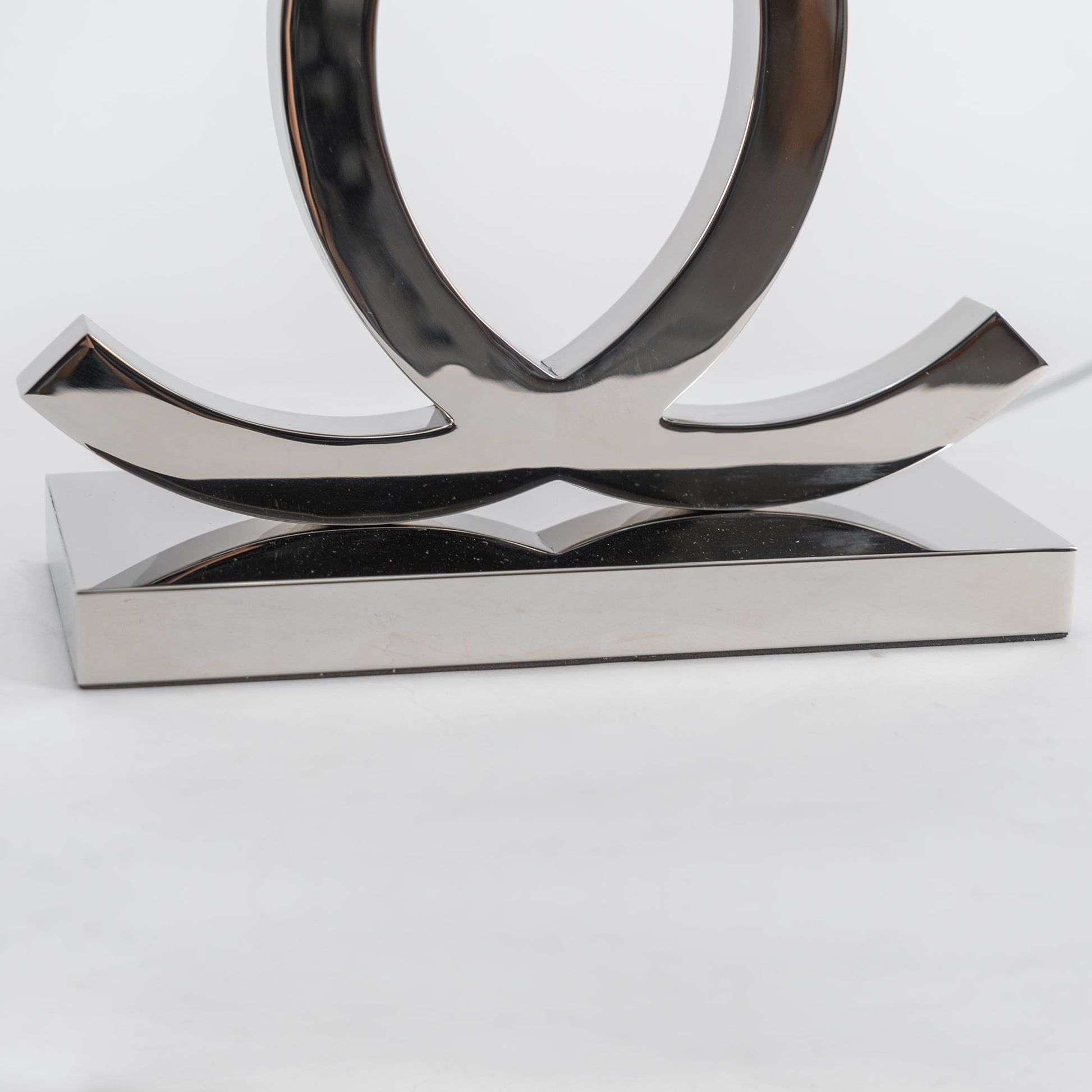 Bordlampe i rustfrit stål – Elegant og holdbar belysning til ethvert rum Table lamp Tech Butik