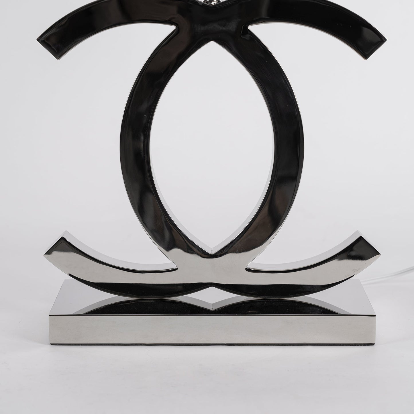 Bordlampe i rustfrit stål – Elegant og holdbar belysning til ethvert rum Table lamp Tech Butik