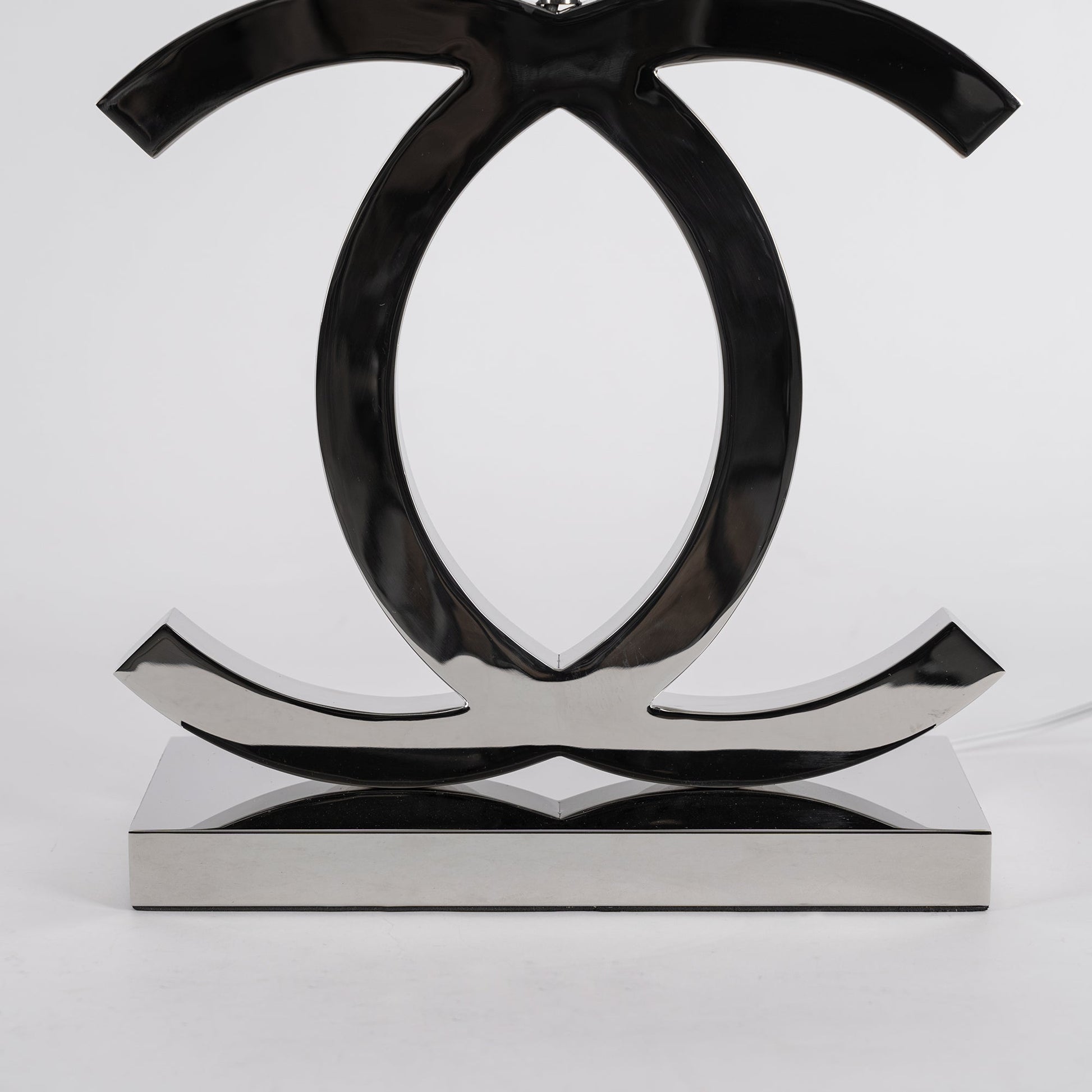 Bordlampe i rustfrit stål – Elegant og holdbar belysning til ethvert rum Table lamp Tech Butik