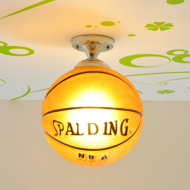 Stilfuld Glas LED Loftlampe – Lys Op i Børneværelset Belysning Tech Butik Basketball 20 CM