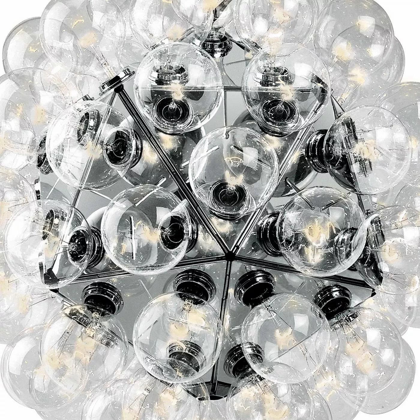 Elegant Pendellampe – Skulpturel Belysning med Botanisk Inspiration