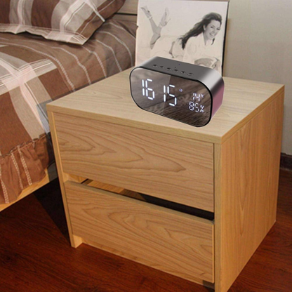 Smart LED Vækkeur – Stilfuldt Digitalur med Smarte Funktioner Clock Tech Butik