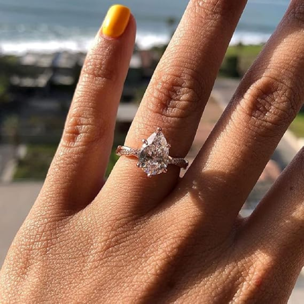 Elegant Guldring – Tidløs Skønhed med et Unikt Twist Jewelry Tech Butik