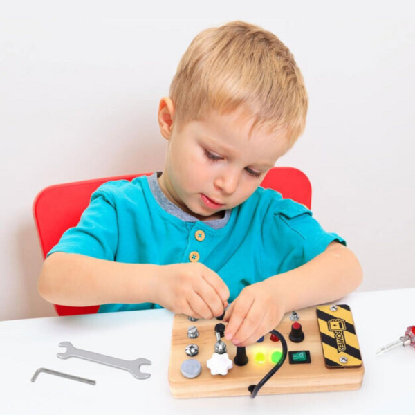 Træaktivitetsbræt med 8 LED-Kontakter – Montessori Sansestimulation og Perfekt Rejseledsager Toys Tech Butik