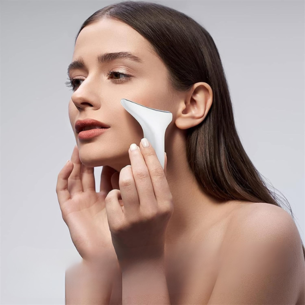 Anti-Aging Ansigts- og Nakkemassager – Mikrostrøm med LED-Lysterapi Beauty Tech Butik