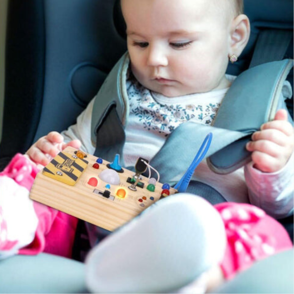 Træaktivitetsbræt med 8 LED-Kontakter – Montessori Sansestimulation og Perfekt Rejseledsager Toys Tech Butik