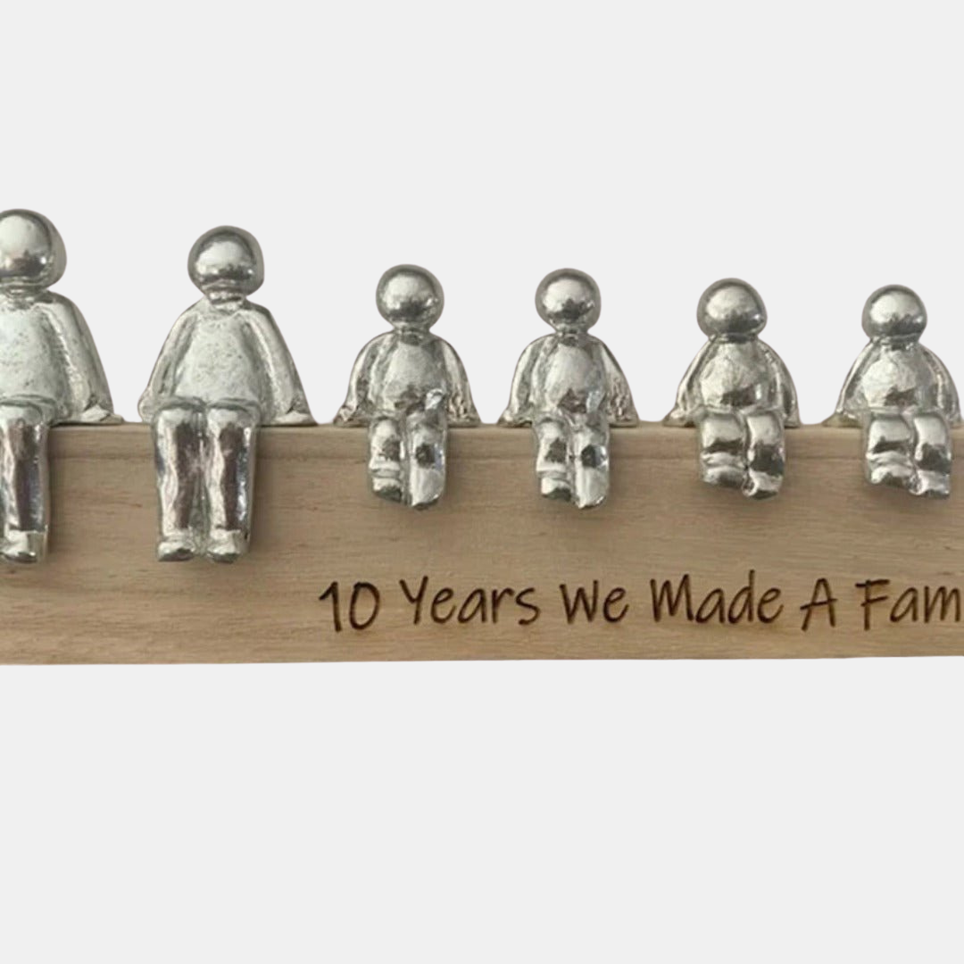 Tidløs Familieskulptur til Meningsfuld og Elegant Hjemmeindretning Decorations Tech Butik Vuxna x 2 + lade x 4