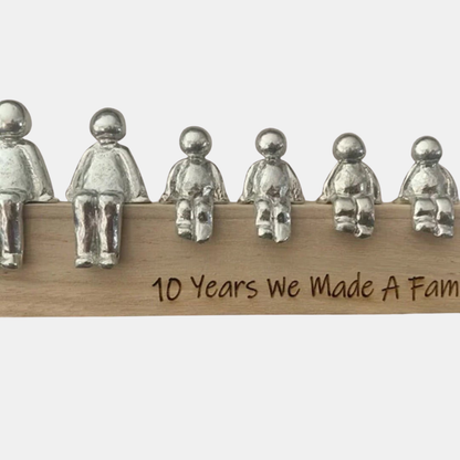 Tidløs Familieskulptur til Meningsfuld og Elegant Hjemmeindretning Decorations Tech Butik Vuxna x 2 + lade x 4