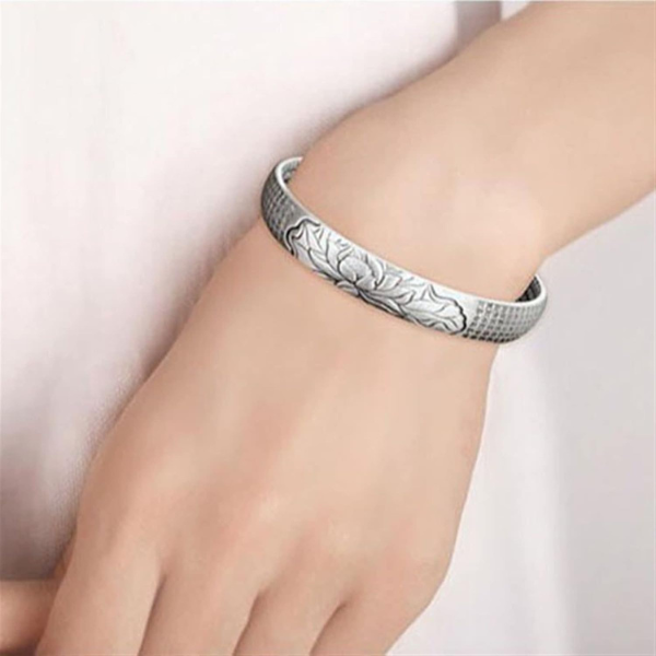 Serenity Lotus Sølvarmbånd – Elegant Smykke der Inspirerer Indre Fred Jewelry Tech Butik