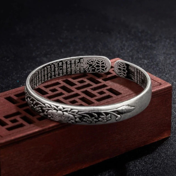 Serenity Lotus Sølvarmbånd – Elegant Smykke der Inspirerer Indre Fred Jewelry Tech Butik