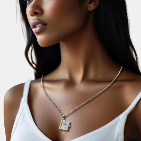 Åbningsbar Bog Halskæde – Charmerende Litterært Smykke med Skjult Overraskelse Necklace Tech Butik Datter Sølv