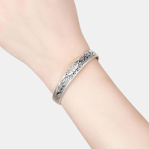 Serenity Lotus Sølvarmbånd – Elegant Smykke der Inspirerer Indre Fred Jewelry Tech Butik