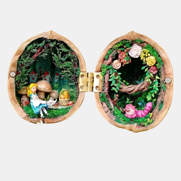 Valnøddeskal Dukkehus – Håndlavet Miniaturecharme Home & Decor Tech Butik Prinsesse Wunderland 6.5 x 4 x 4 cm