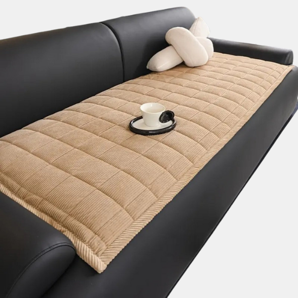 Metro Line quiltet sofabetræk – stilfuld og holdbar beskyttelse til din sofa Sofa Covers Tech Butik Beige Haze 71 cm x 71 cm