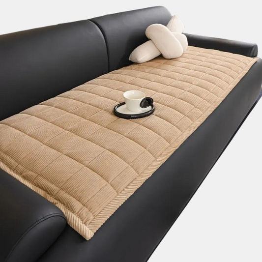 Metro Line quiltet sofabetræk – stilfuld og holdbar beskyttelse til din sofa Sofa Covers Tech Butik Beige Haze 71 cm x 71 cm