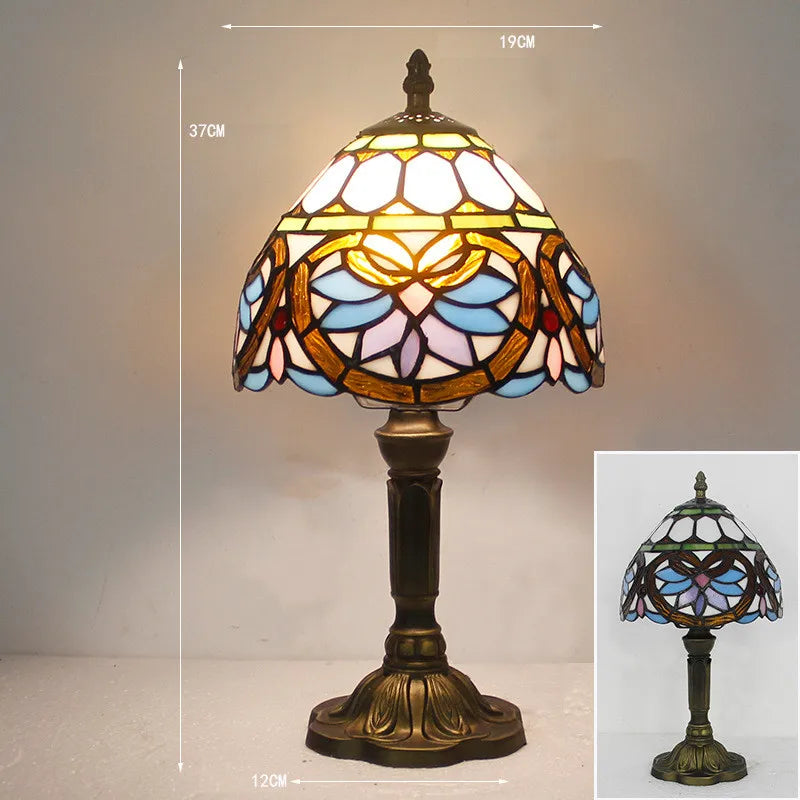 Tiffany-inspireret bordlampe i farvet glas til et levende arbejdsmiljø Bordlampe Tech Butik G