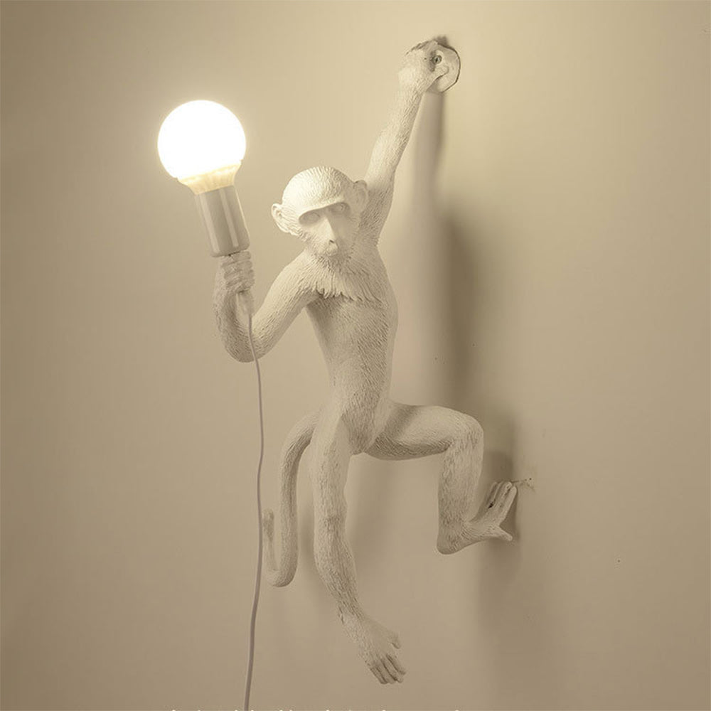 Væglampe med Finurligt Abedesign i Resin Belysning Tech Butik Hvid D35*H70cm Venstre
