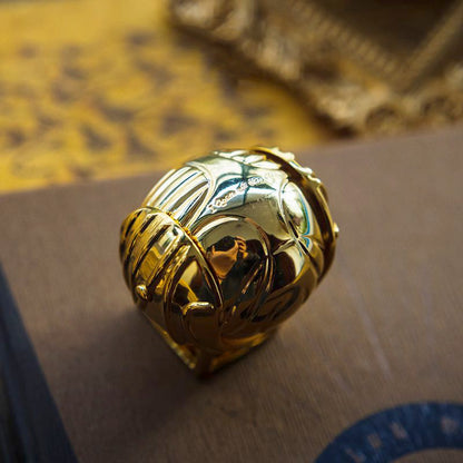 Vintage-inspireret Ringæske i Gylden med Eventyrligt Design Ringæske Tech Butik Guld uden vinger
