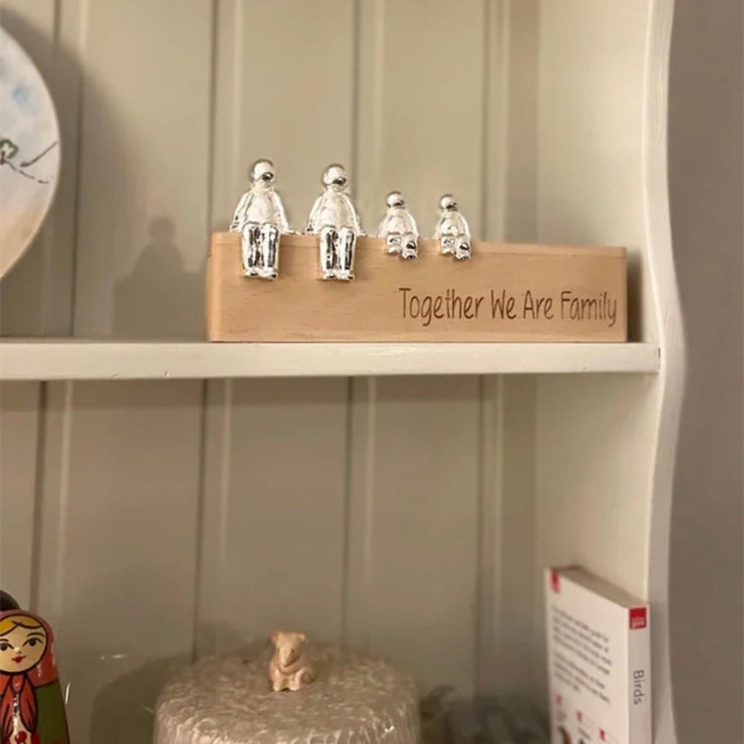 Tidløs Familieskulptur til Meningsfuld og Elegant Hjemmeindretning Decorations Tech Butik