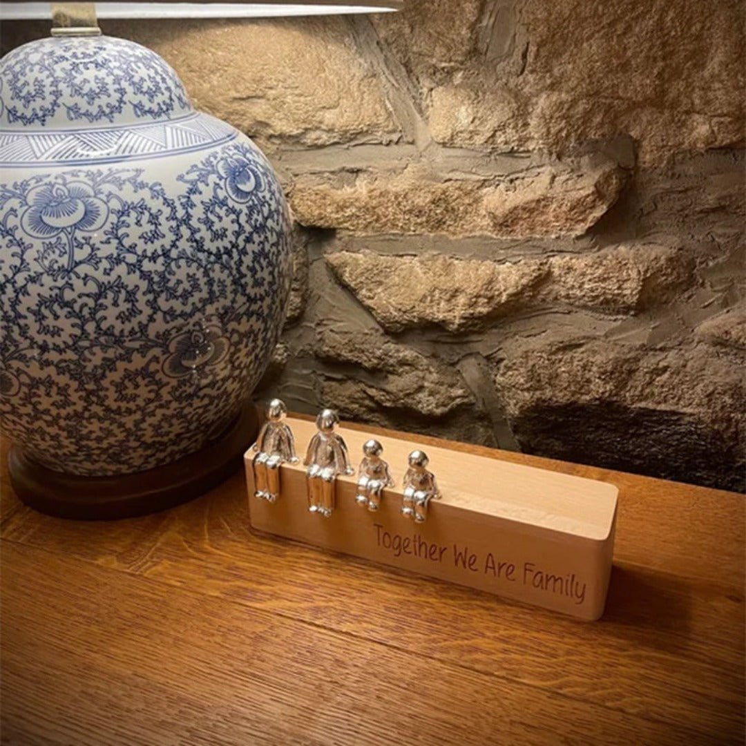 Tidløs Familieskulptur til Meningsfuld og Elegant Hjemmeindretning Decorations Tech Butik