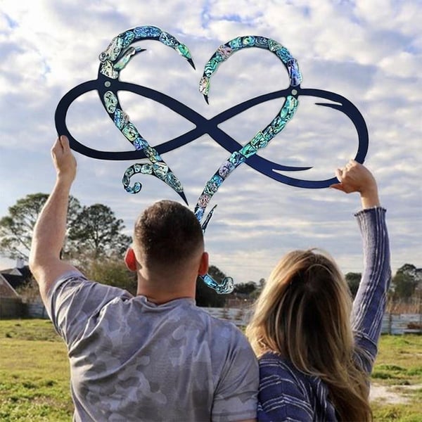 Håndsmedet Vægskulptur med Evighedshjerte – Evig Kærlighed, Tidløs Kunst til Dit Hjem Home Decoration Tech Butik Safir 20cm x 25cm