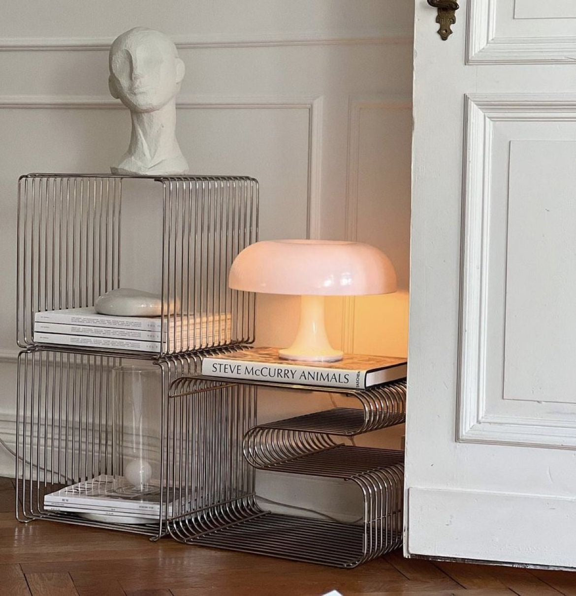 Moderne Minimalistisk Metal Flydende Hylde – Elegant og Pladsbesparende Opbevaringsløsning Shelf Tech Butik