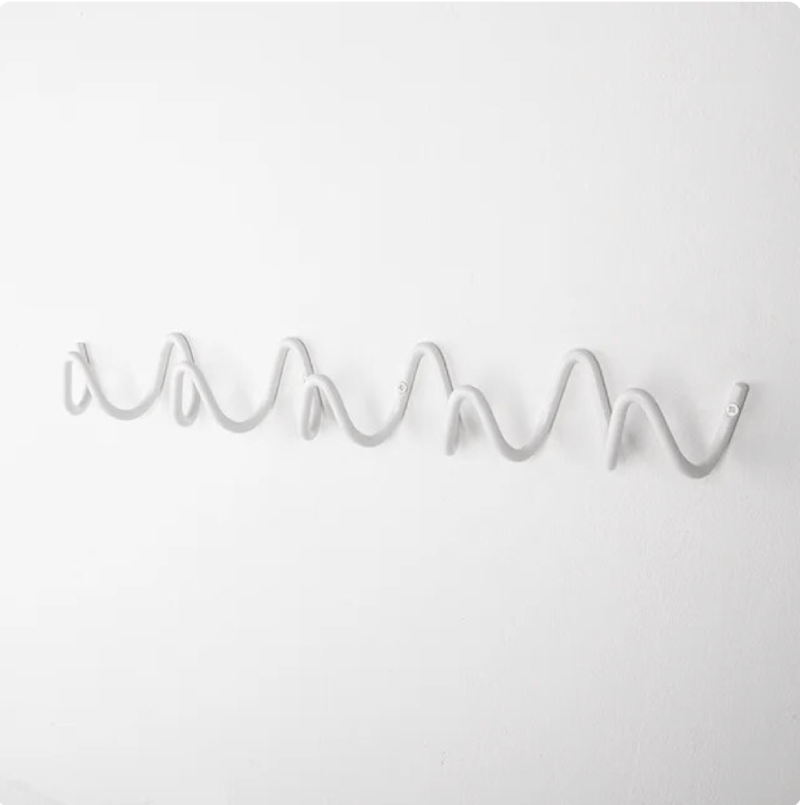 Minimalistisk Metal Vægkrog – Stilren og Funktionel Vægkrog Tech Butik Hvid 49cm × 7.5cm