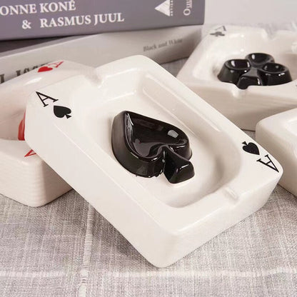 Keramisk Askebæger med Poker-hjerte – Stilrent firkantet design Sculptures & Figurines Tech Butik Sort Spade