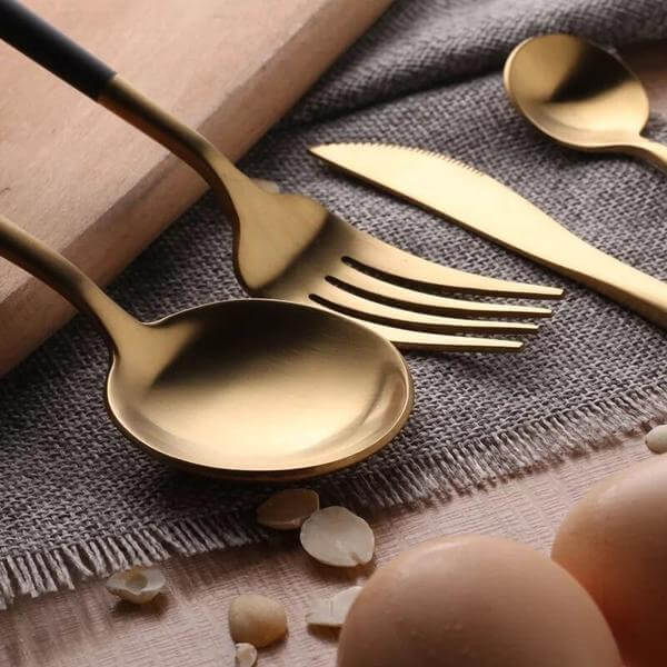 Moderne Guld Bestiksæt – Luksuriøs Glans til Nutidig Spisning Flatware Tech Butik