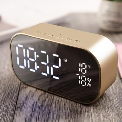 Smart LED Vækkeur – Stilfuldt Digitalur med Smarte Funktioner Clock Tech Butik Guld LED