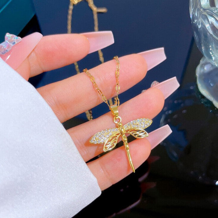 Strålende Guld Dragonfly Halskæde – Delikat og Stilfuldt Tilbehør Necklace Tech Butik